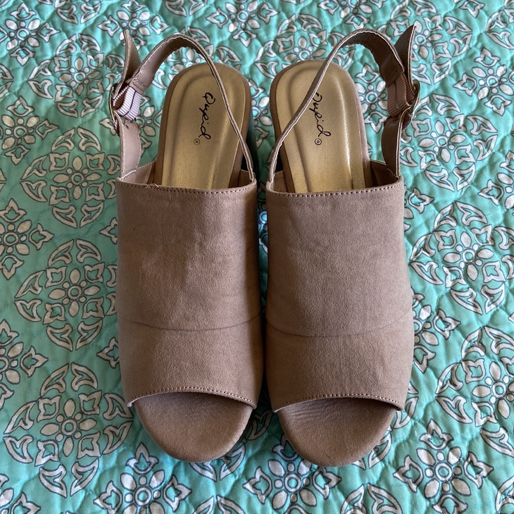 Qupid Ladies Wooden Wedge Heel Sandals Shows